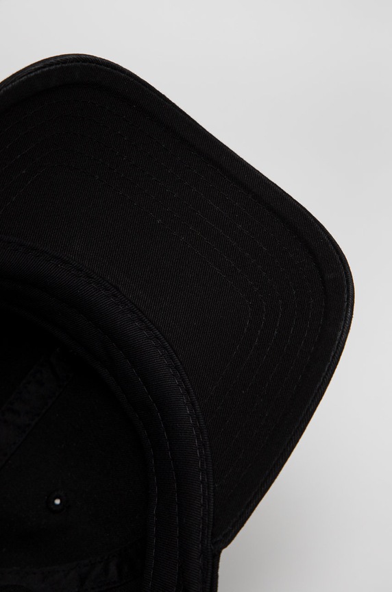 Peak Performance czapka z daszkiem bawełniana czarny G78327