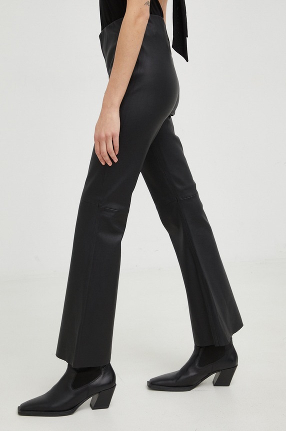 Abbigliamento By Malene Birger patalogni in pelle Q66175071 nero