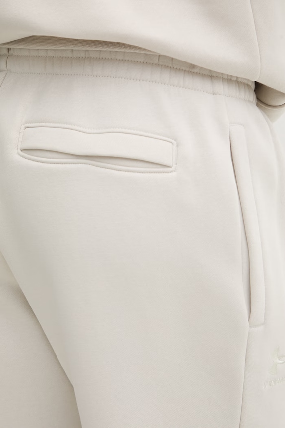 Under Armour spodnie dresowe męskie z bawełną Essential Fleece beżowy 1373882