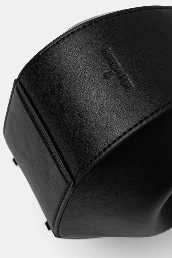 Δερμάτινη τσάντα Patrizia Pepe μαύρο 8B0074.L047