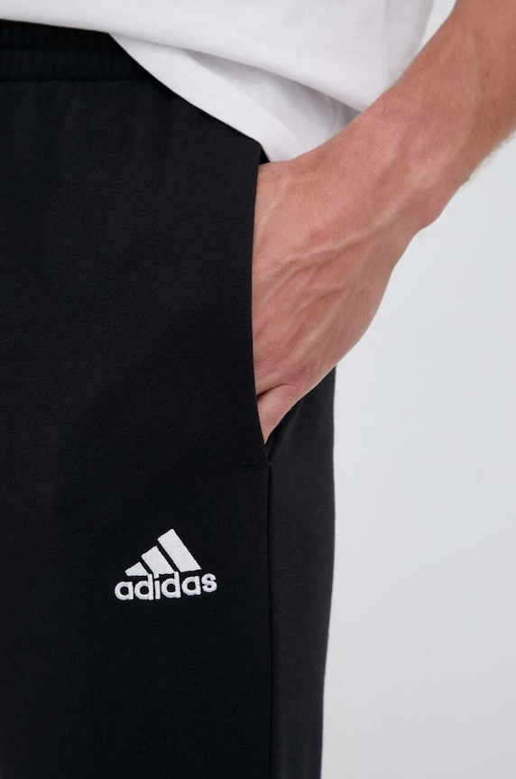 Спортивний костюм adidas IA3073