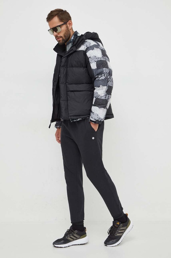 The North Face pehelydzseki NF0A4QYXOVT1 fekete AW23