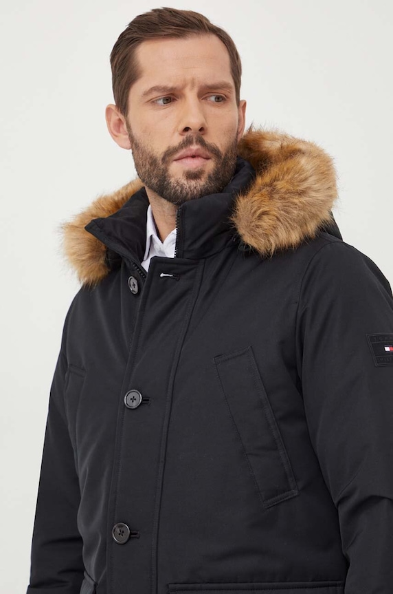 Péřová bunda Tommy Hilfiger černá MW0MW32778
