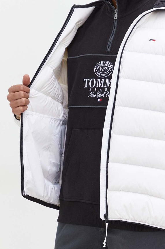 Péřová bunda Tommy Jeans DM0DM17233