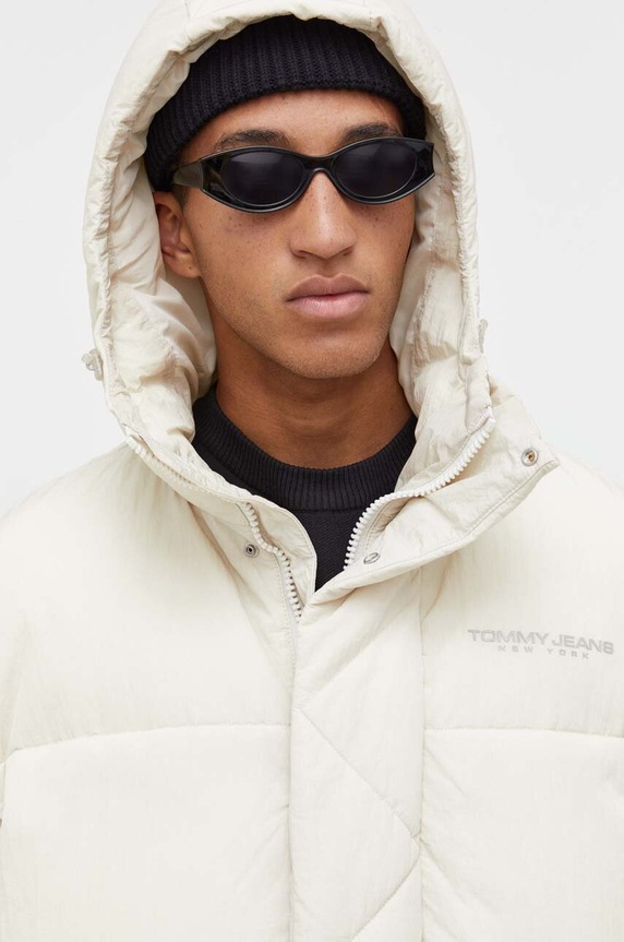 Яке Tommy Jeans бежов DM0DM17476