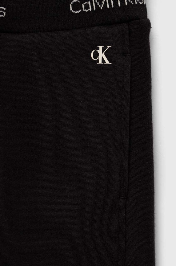 Chłopiec Calvin Klein Jeans spodnie dresowe dziecięce IB0IB01681.9BYX czarny