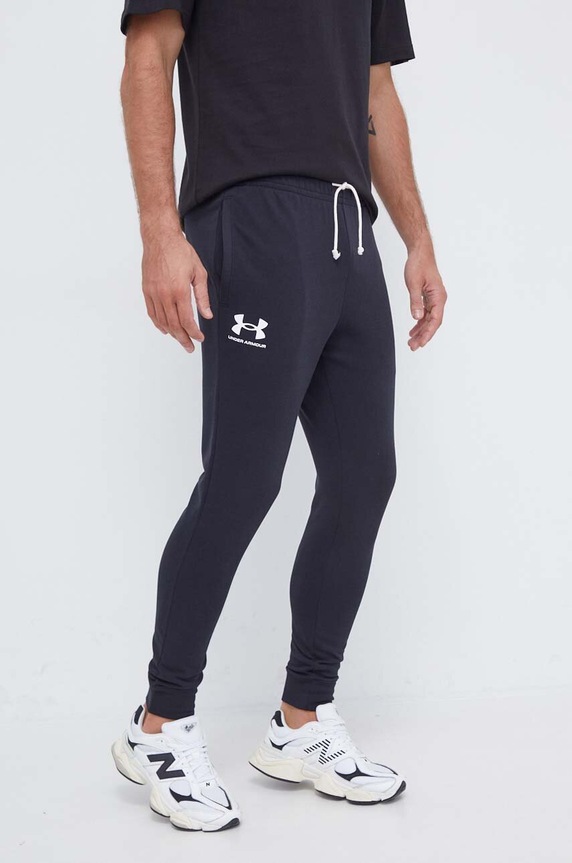 Under Armour spodnie dresowe nadruk czarny 1380843