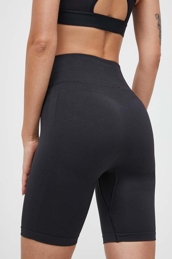 Odzież Under Armour szorty treningowe 1379151 czarny