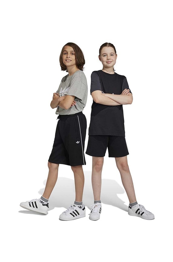 adidas Originals gyerek rövidnadrág sima fekete IC6246