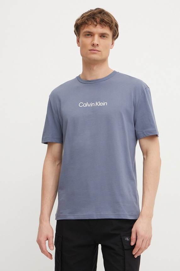 Βαμβακερό μπλουζάκι Calvin Klein εμπριμέ μπλε K10K111346