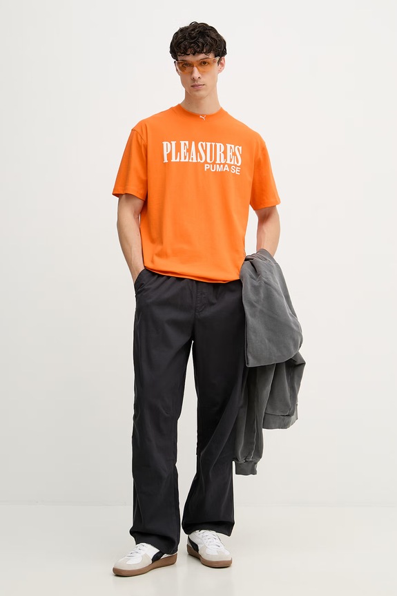 Puma tričko pánske bavlnené PUMA x PLEASURES Typo Tee 620878 oranžová AW23