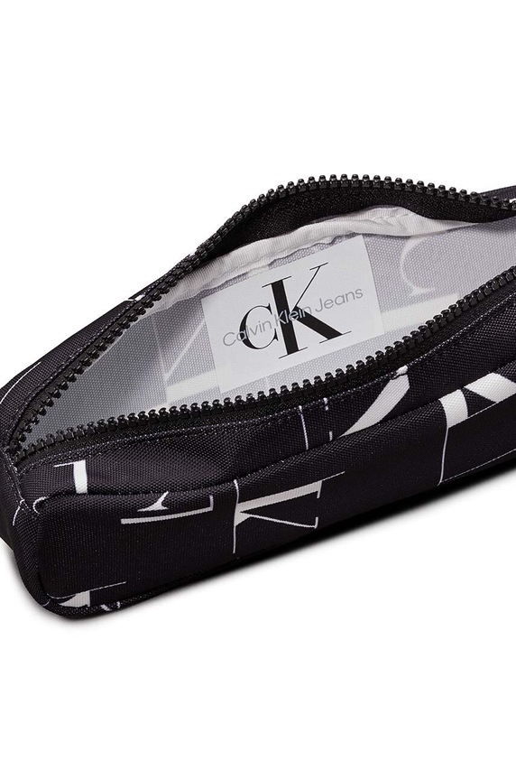 Παιδική κασετίνα Calvin Klein Jeans μαύρο IU0IU00643.9BYH