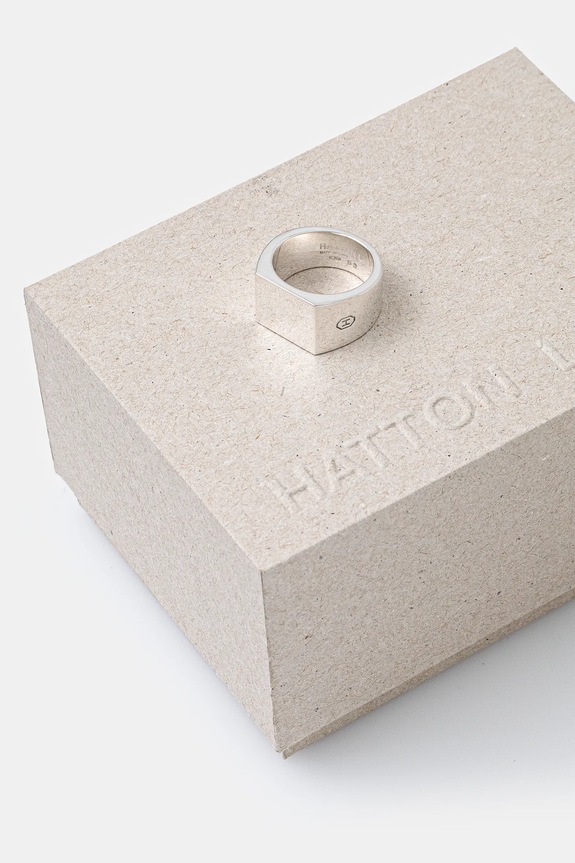 Аксессуары Серебряное кольцо HATTON LABS Signet Ring HL.W24.268.SL серебрянный