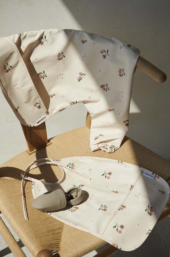 Liewood śliniak dziecięcy Merle Printed Cape Bib beżowy LW14782