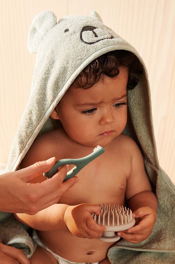 Liewood ręcznik bawełniany niemowlęcy Vilas Bear Baby Hooded Towel zielony LW19630