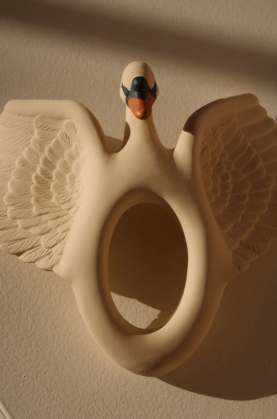 Dětské kousátko Konges Sløjd TEETHER SWAN bílá KS102123