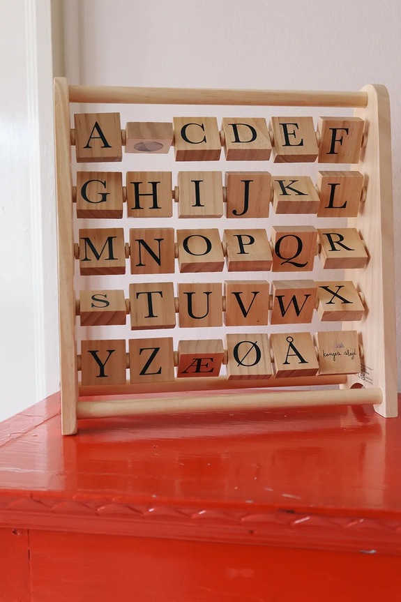 Играчка за активно развитие Konges Sløjd ABC WOODEN BLOCK FRAME FSC бежов KS5622