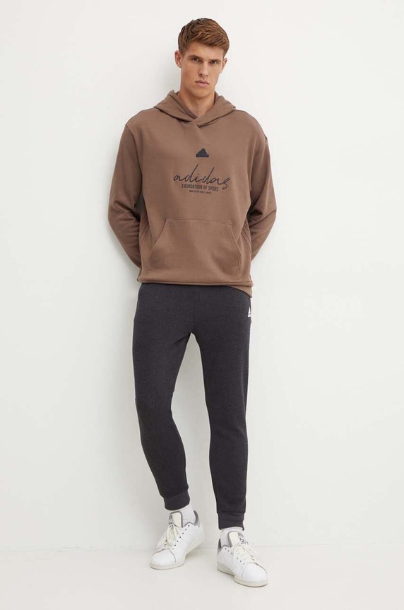 Βαμβακερή μπλούζα adidas Brand Love IW3534 καφέ AW24