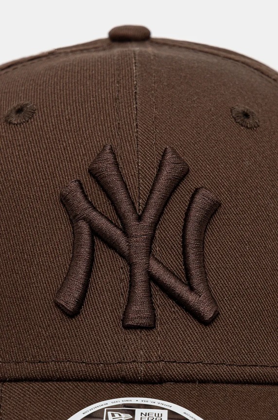 New Era șapcă de baseball din bumbac LEAGUE ESSENTIAL 9FORTY® 60471462 maro AA00