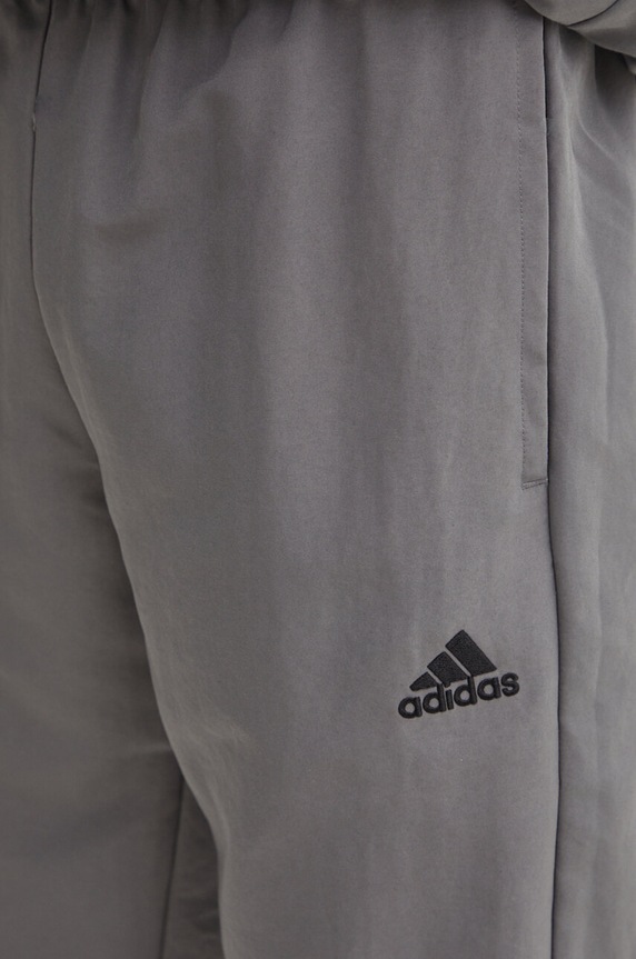 Спортивний костюм adidas IY6667
