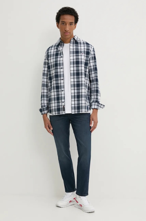 Pamučna košulja Tommy Jeans DM0DM19655 mornarsko plava AW24
