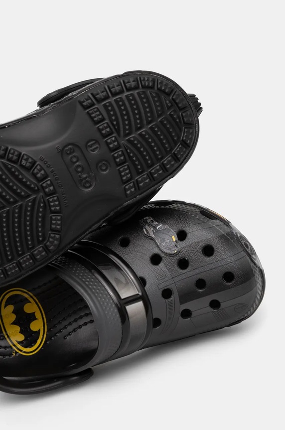 Crocs klapki dziecięce CLASSIC BATMAN BATMOBILE CLOG 210229.CLASSIC.BATMAN czarny