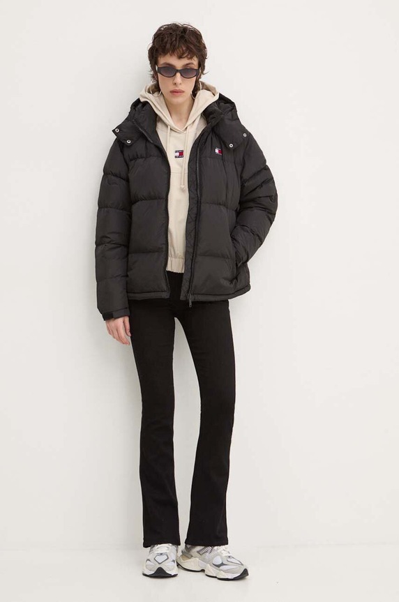 Péřová bunda Tommy Jeans DW0DW18610 černá AW24