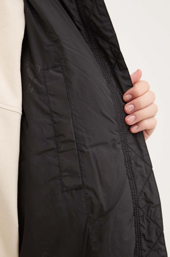Péřová bunda Tommy Jeans DW0DW18610