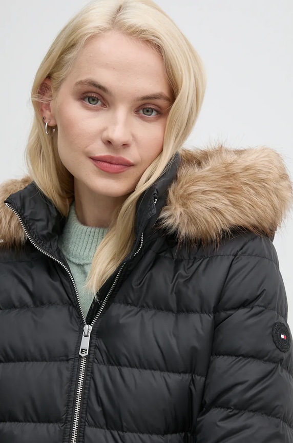Péřová bunda Tommy Hilfiger černá WW0WW42742