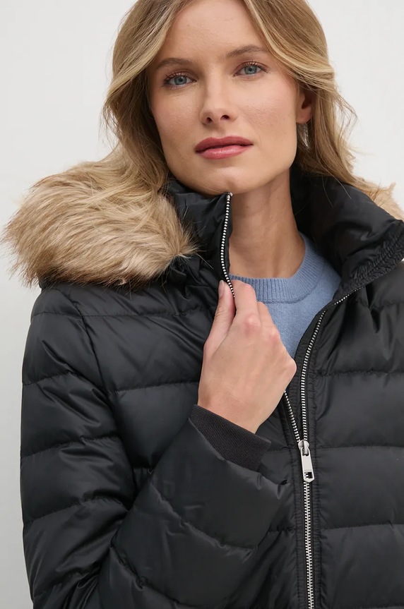 Péřová bunda Tommy Hilfiger černá WW0WW42741