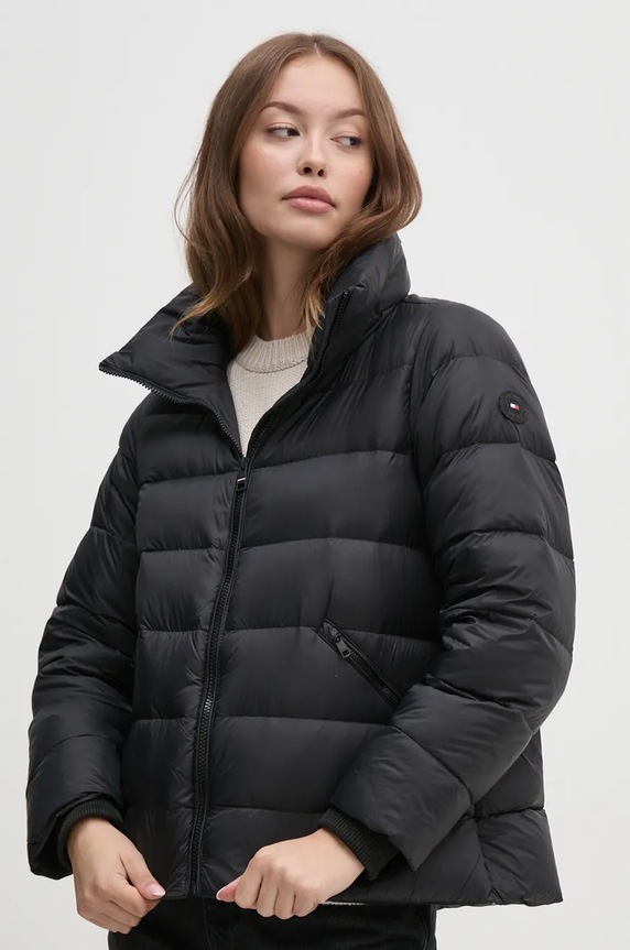 Péřová bunda Tommy Hilfiger s podšívkou černá WW0WW43118