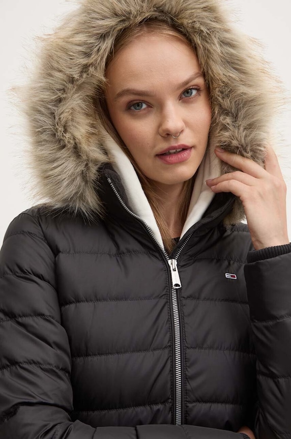 Páperová bunda Tommy Jeans čierna DW0DW18864