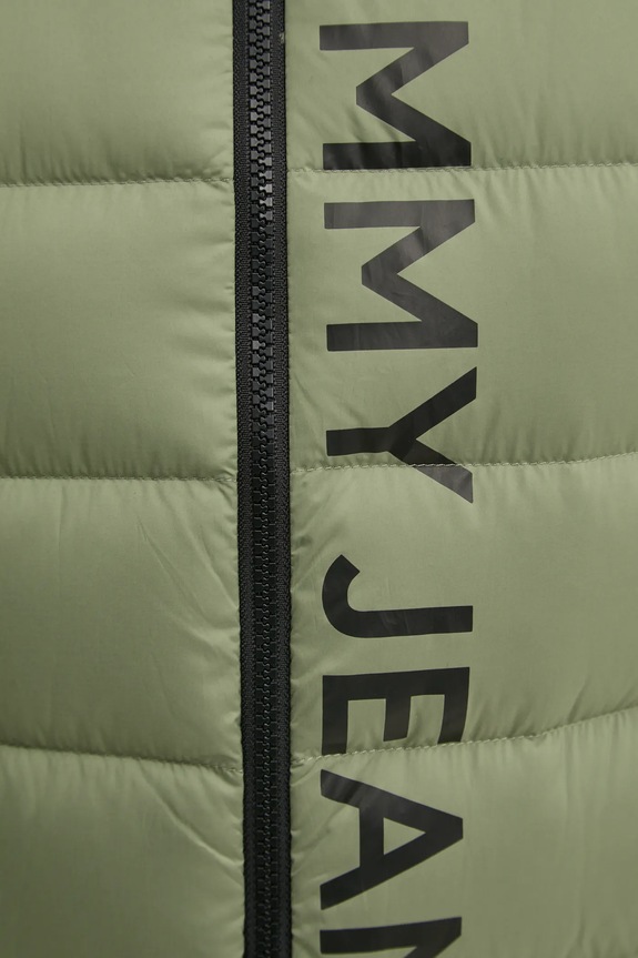 Páperová bunda Tommy Jeans DW0DW20388 zelená