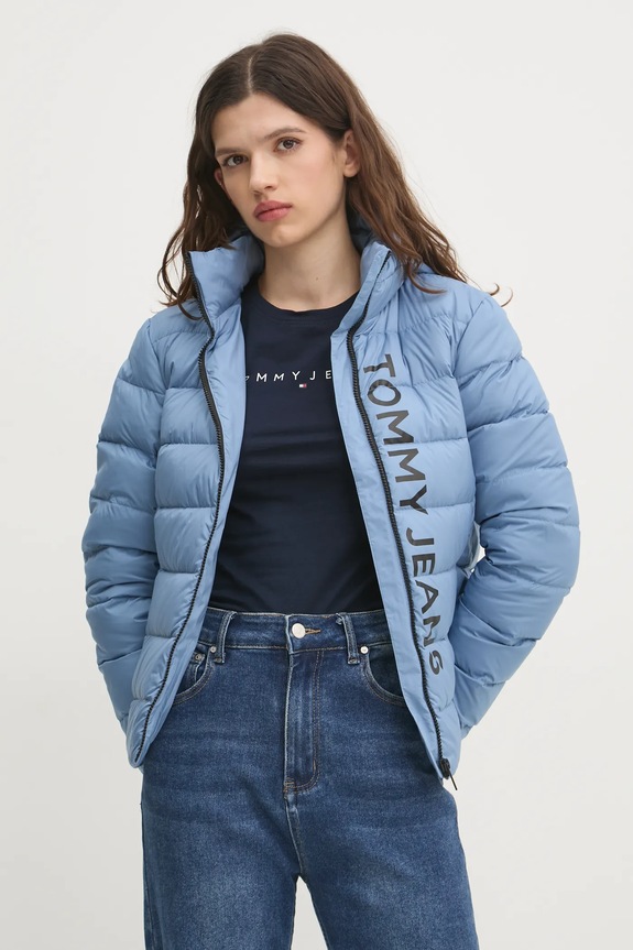 Péřová bunda Tommy Jeans modrá DW0DW20388
