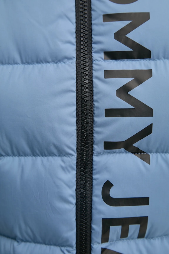 Péřová bunda Tommy Jeans DW0DW20388 modrá