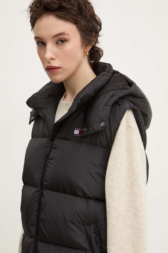 Pernati prsluk Tommy Jeans crna DW0DW18862