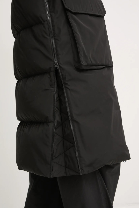 Péřová bunda Peak Performance Bluebird G79926 černá