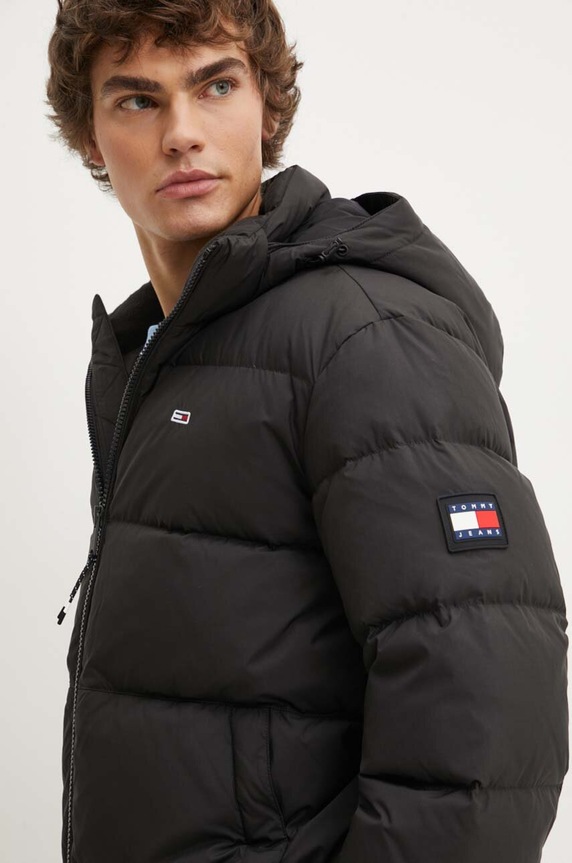Páperová bunda Tommy Jeans čierna DM0DM19786