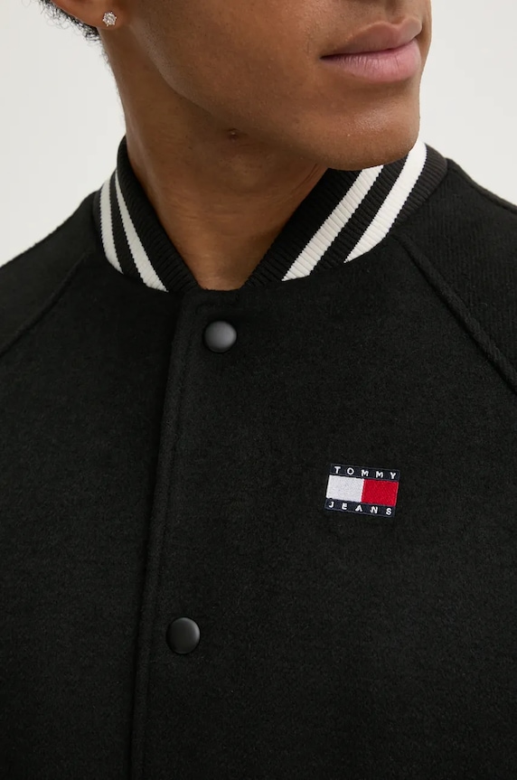 Tommy Jeans kurtka bomber z domieszką wełny DM0DM20685 czarny