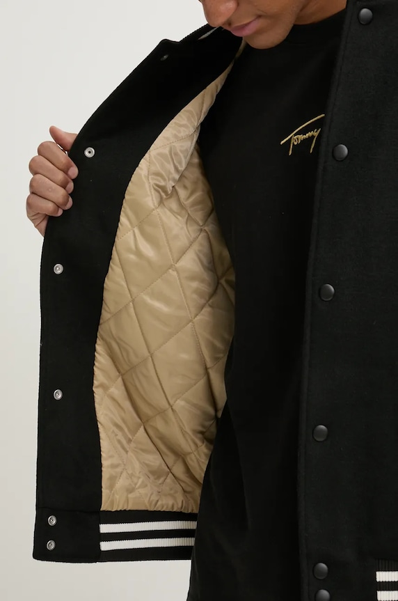 Tommy Jeans kurtka bomber z domieszką wełny DM0DM20685