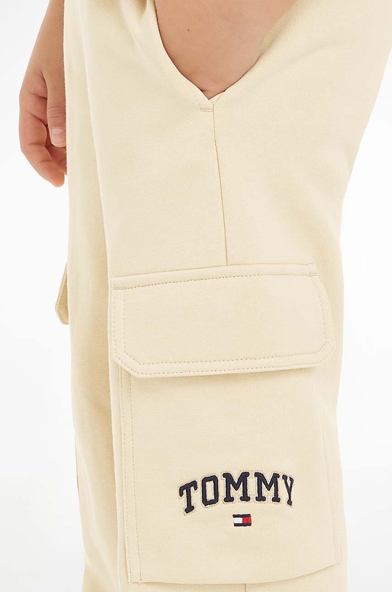 Tommy Hilfiger spodnie dresowe bawełniane dziecięce VARSITY EMBR CARGO KB0KB09120.9BYH.128.176 beżowy
