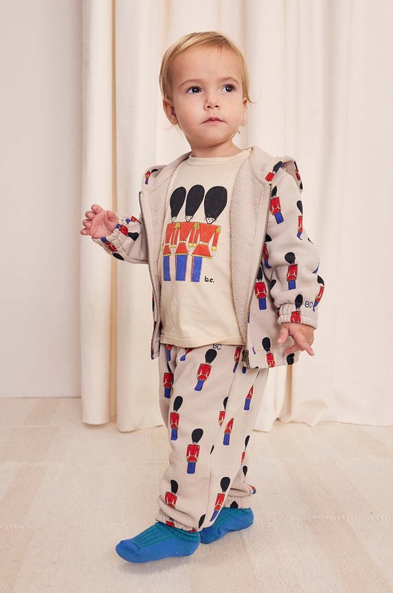 Bobo Choses spodnie dresowe bawełniane niemowlęce Little Tin Soldier wzorzyste beżowy 224AB064
