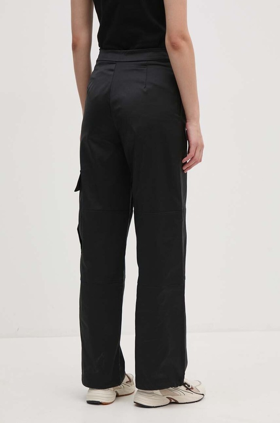 Oblečenie Nohavice Calvin Klein Jeans J20J223921 čierna