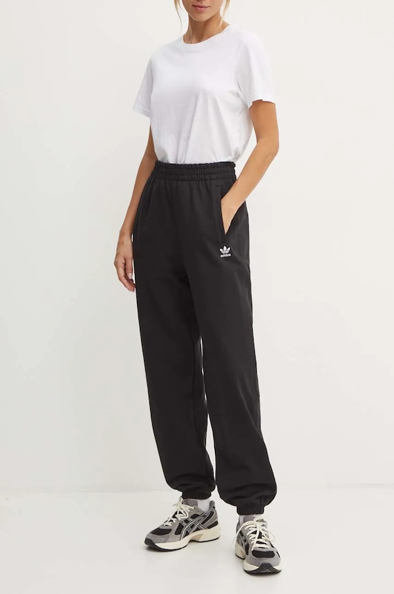 adidas Originals spodnie dresowe bawełniane Essential bawełna czarny IW0952