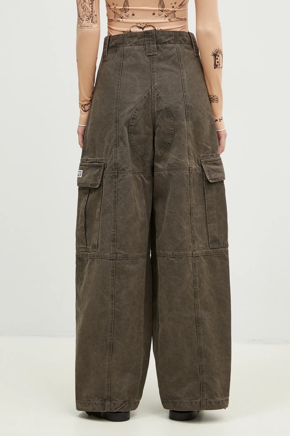 Odzież Kenzo spodnie bawełniane Dyed Canvas Cargo Pants FE62PA0909GK.92 brązowy