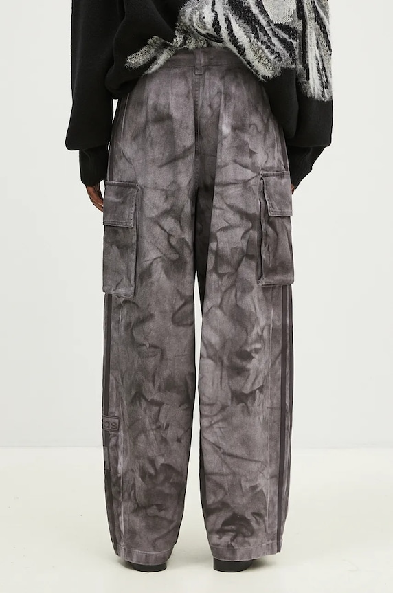 Одежда Хлопковые брюки adidas Originals Xxl Cargo Pant IW5532 серый