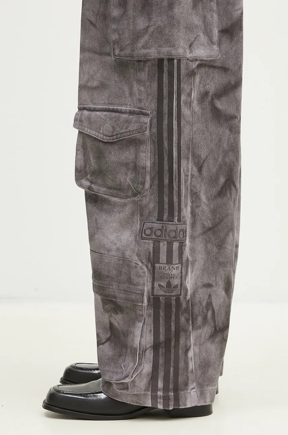 Хлопковые брюки adidas Originals Xxl Cargo Pant серый IW5532