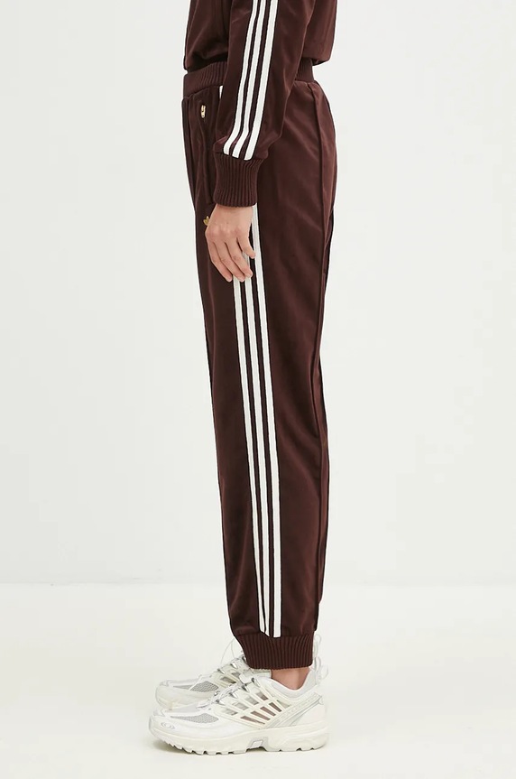 adidas Originals joggers Velvet Track Pant IX0962 brown AW24