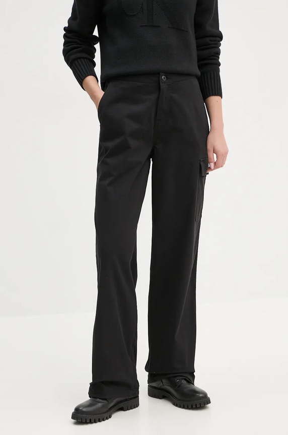 Hlače Calvin Klein Jeans s elastinom crna J20J224965