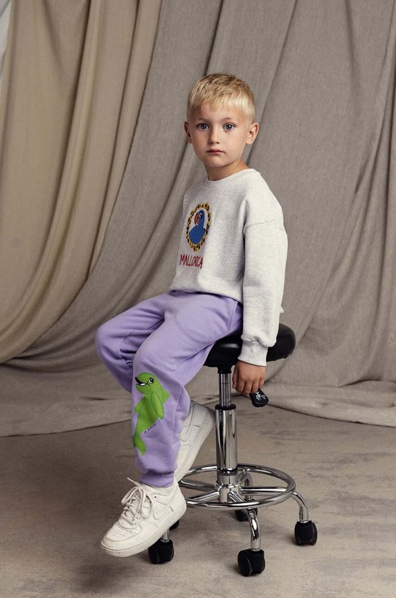 Mini Rodini spodnie dresowe bawełniane dziecięce Dolphin aplikacja fioletowy 2463011645